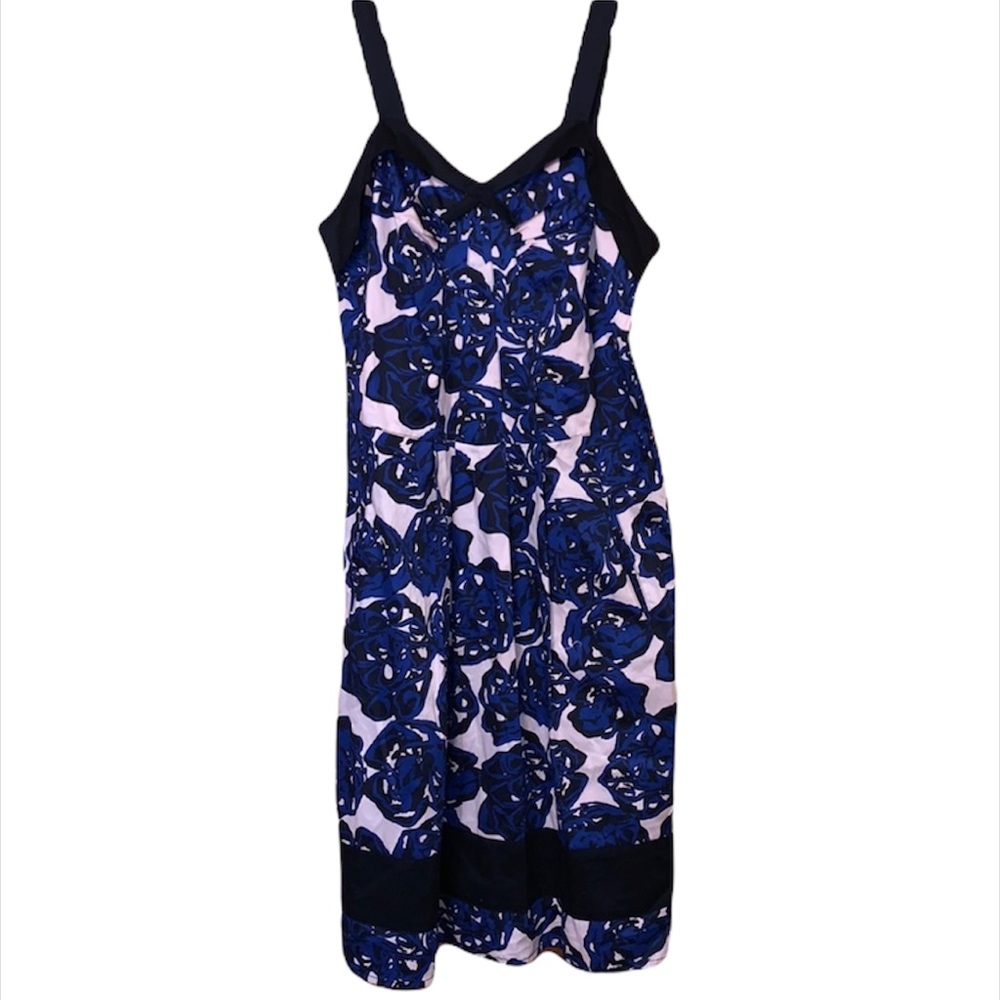 Beautiful floral dress with pockets NWT